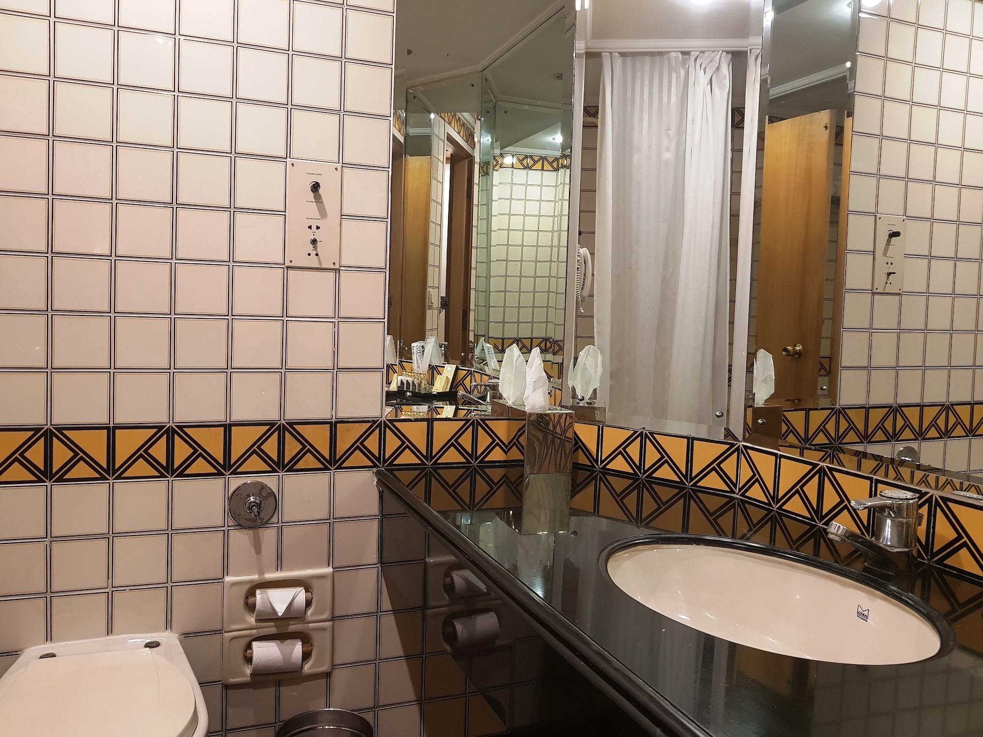 ホテル タジ バンジャーラ ハイデラバード エクステリア 写真 Bathroom in a hotel