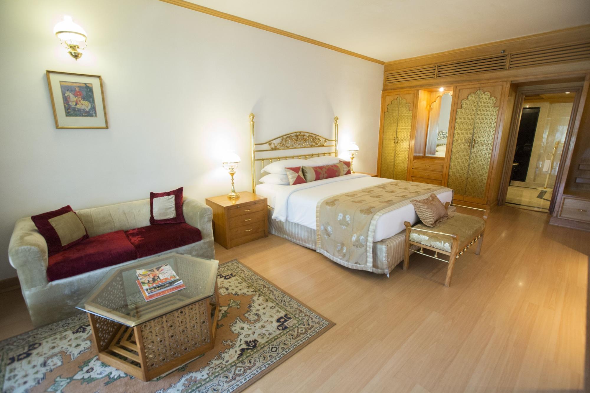 ホテル タジ バンジャーラ ハイデラバード エクステリア 写真 A room at the Taj Mahal Palace