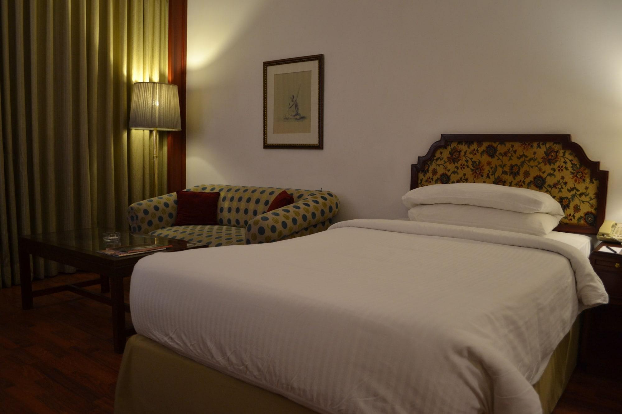 ホテル タジ バンジャーラ ハイデラバード エクステリア 写真 A room at the hotel