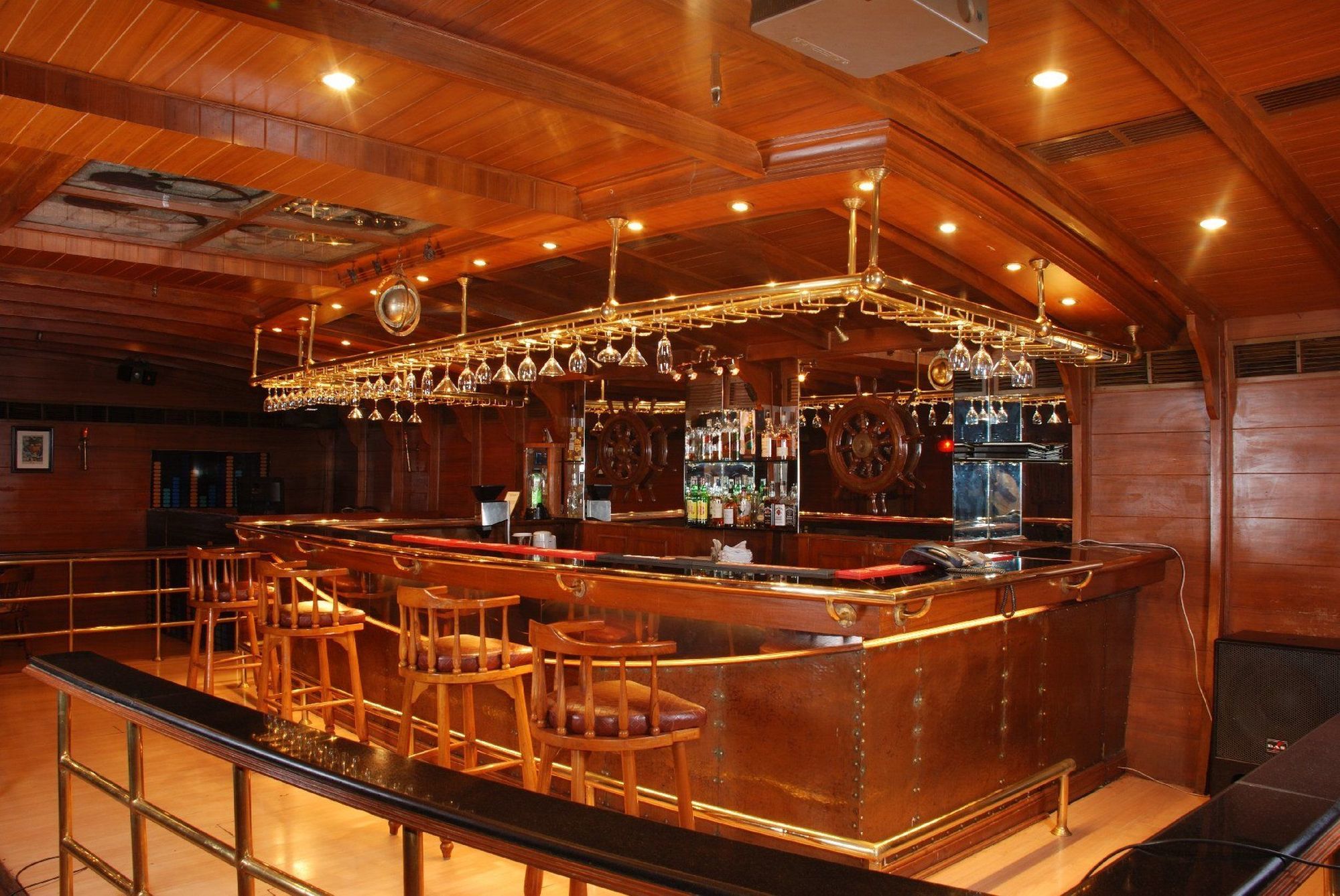 ホテル タジ バンジャーラ ハイデラバード レストラン 写真 The bar on board the Calypso