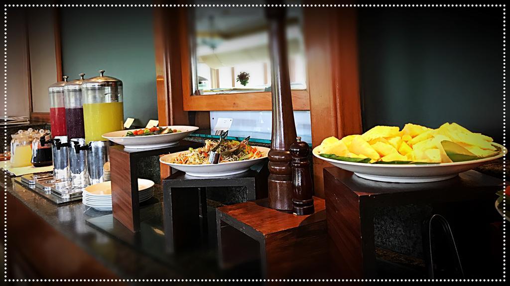 ホテル タジ バンジャーラ ハイデラバード エクステリア 写真 A buffet at a hotel