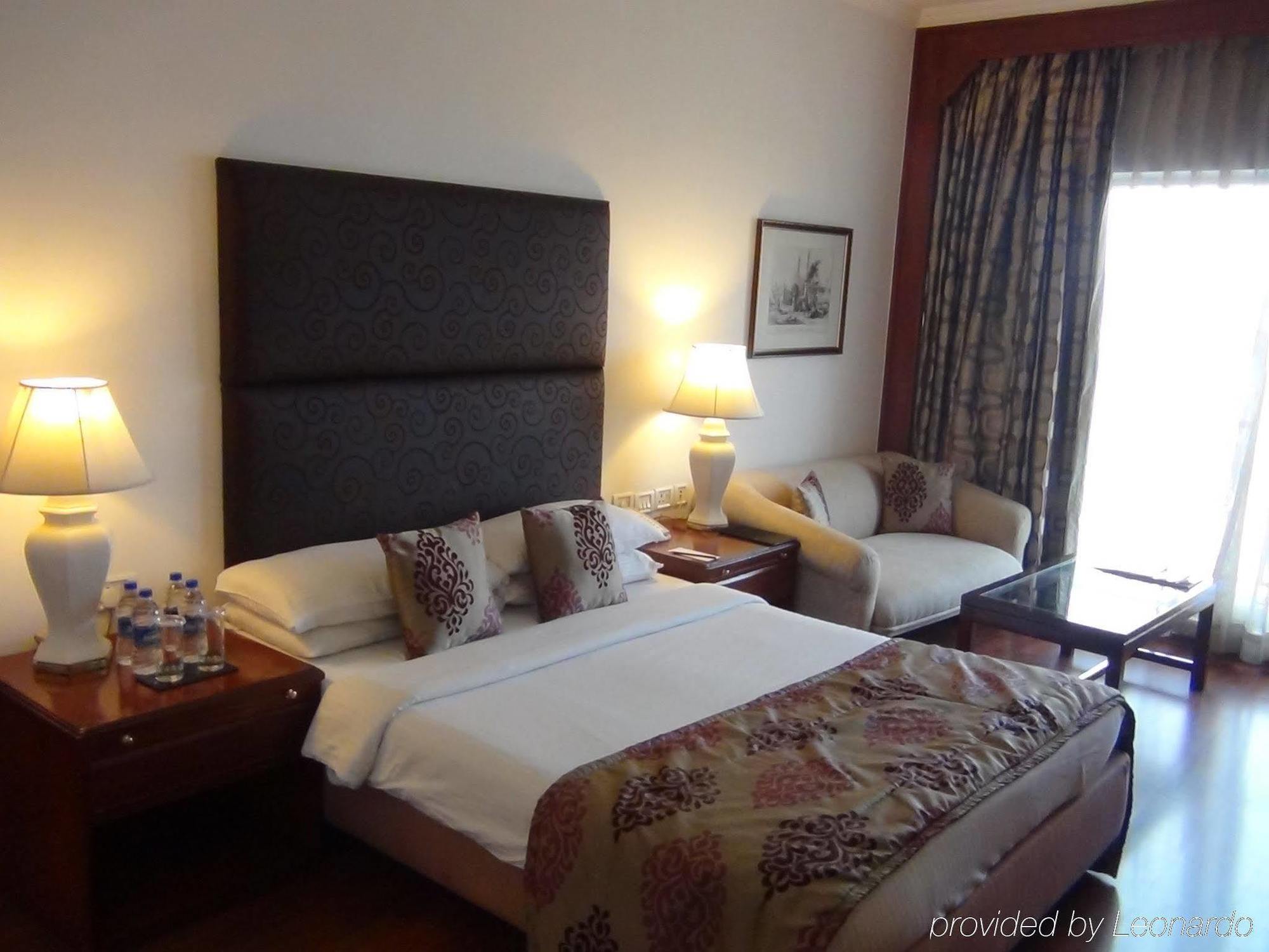 ホテル タジ バンジャーラ ハイデラバード エクステリア 写真 A room at the Taj Bengal