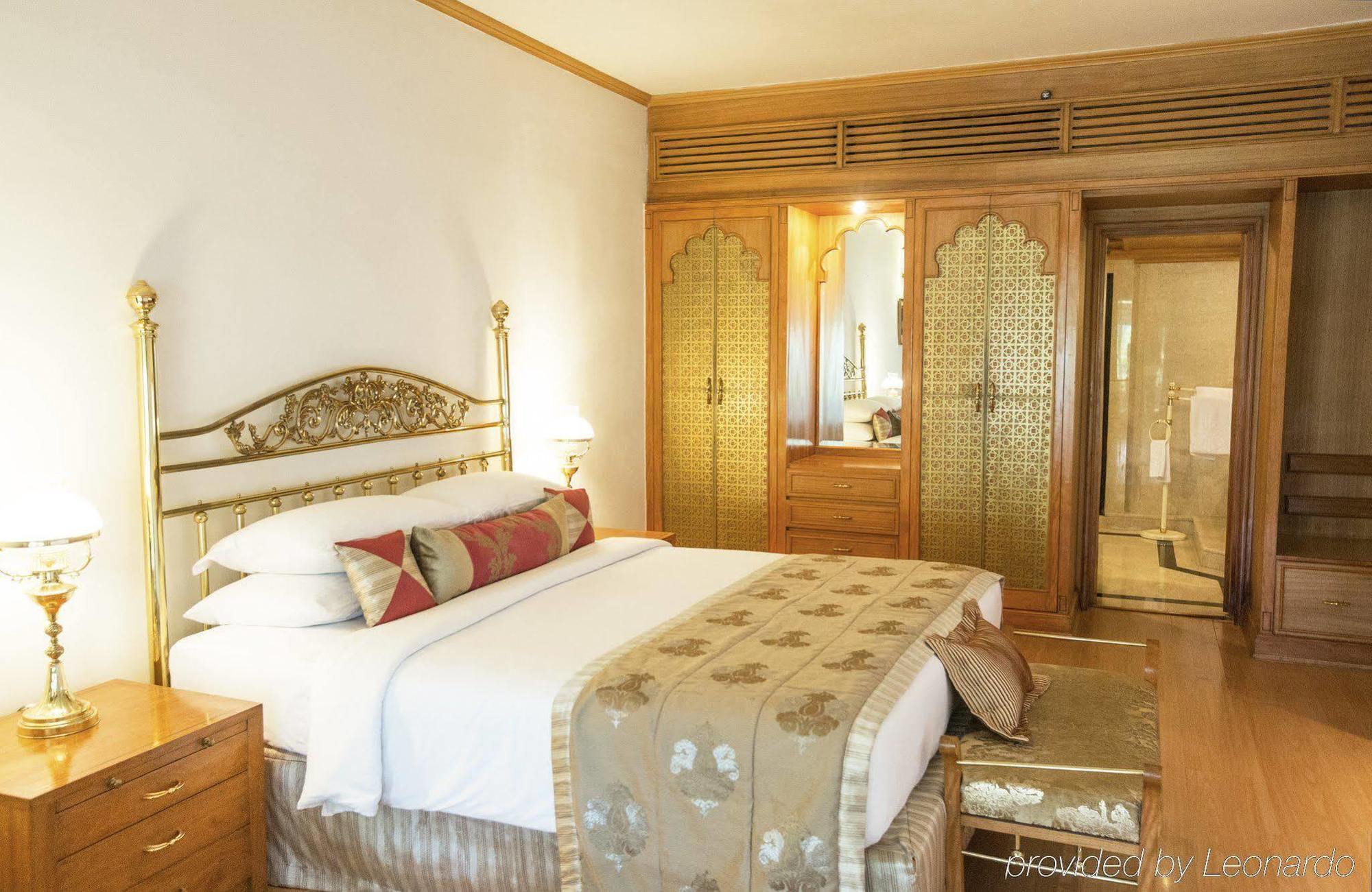 ホテル タジ バンジャーラ ハイデラバード エクステリア 写真 A bedroom at the Taj Mahal Palace